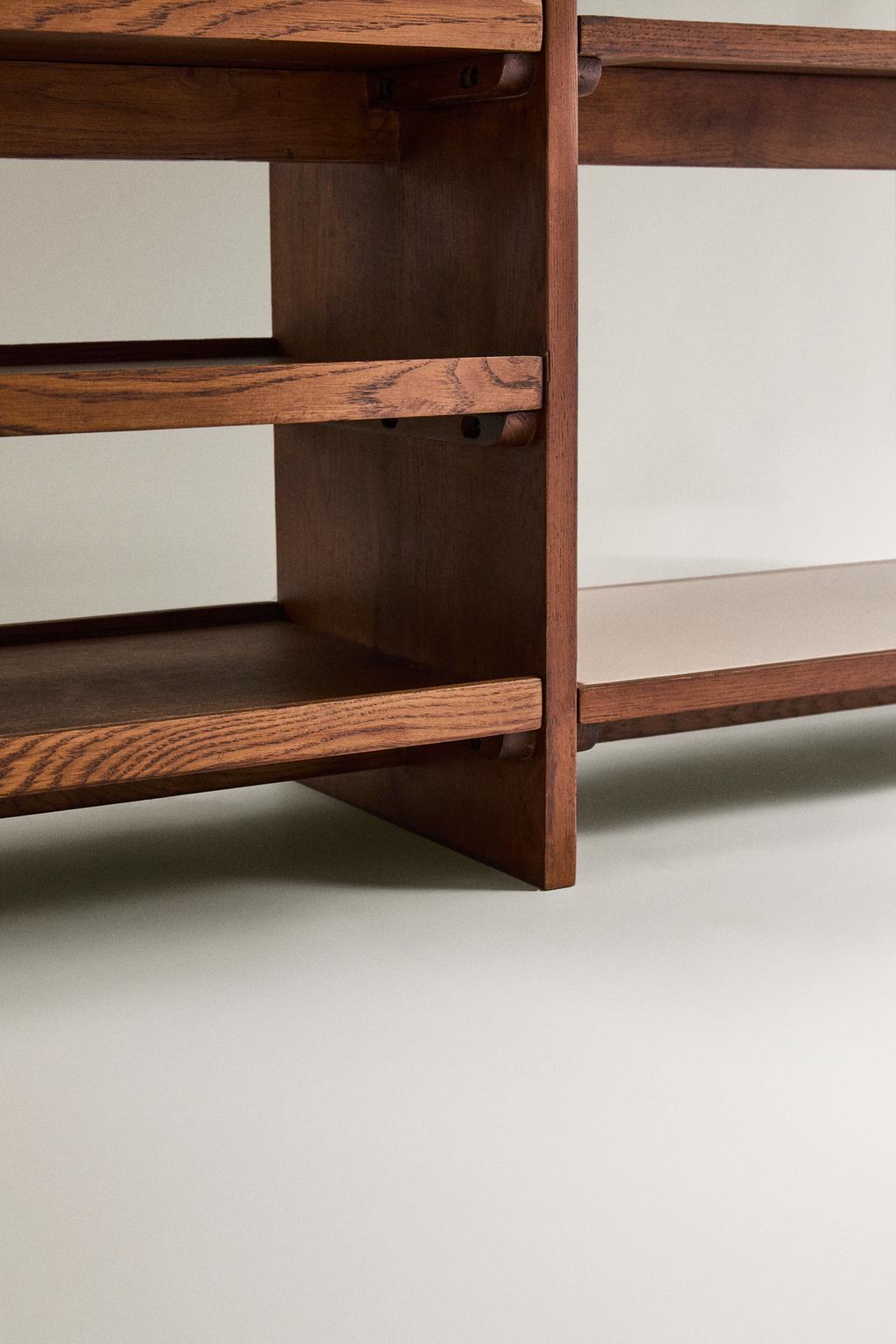 Шкаф для хранения и стойка для гантелей