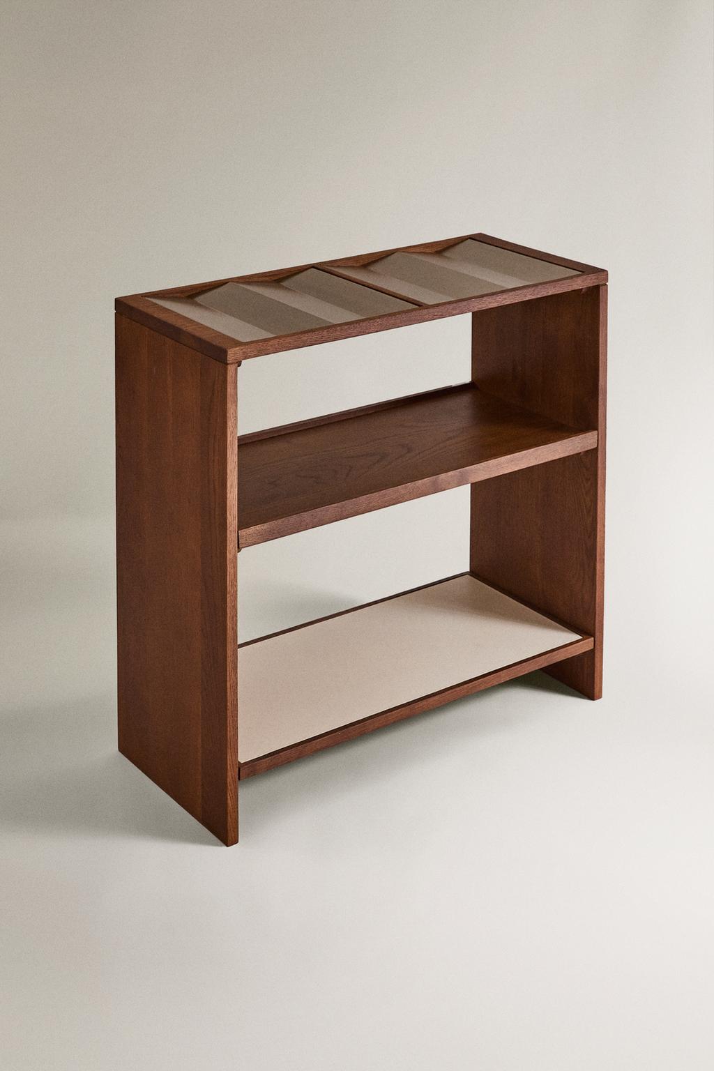 Шкаф для хранения и стойка для гантелей