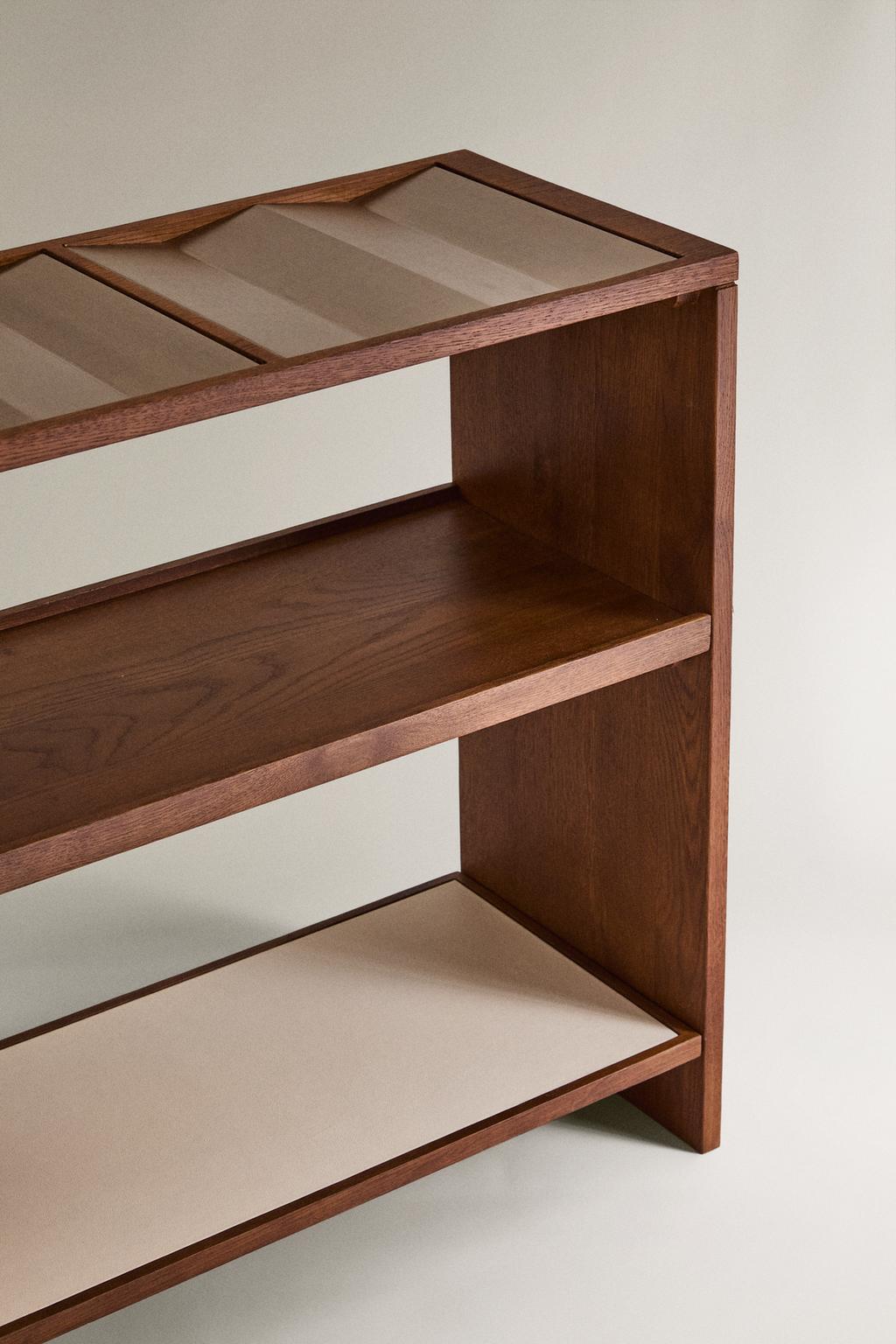 Шкаф для хранения и стойка для гантелей