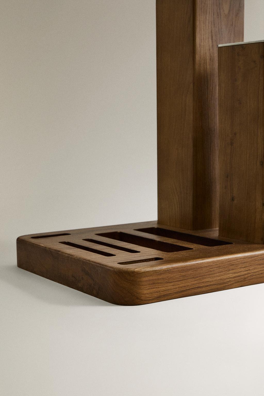 Деревянная стойка с перекладинами и дисками