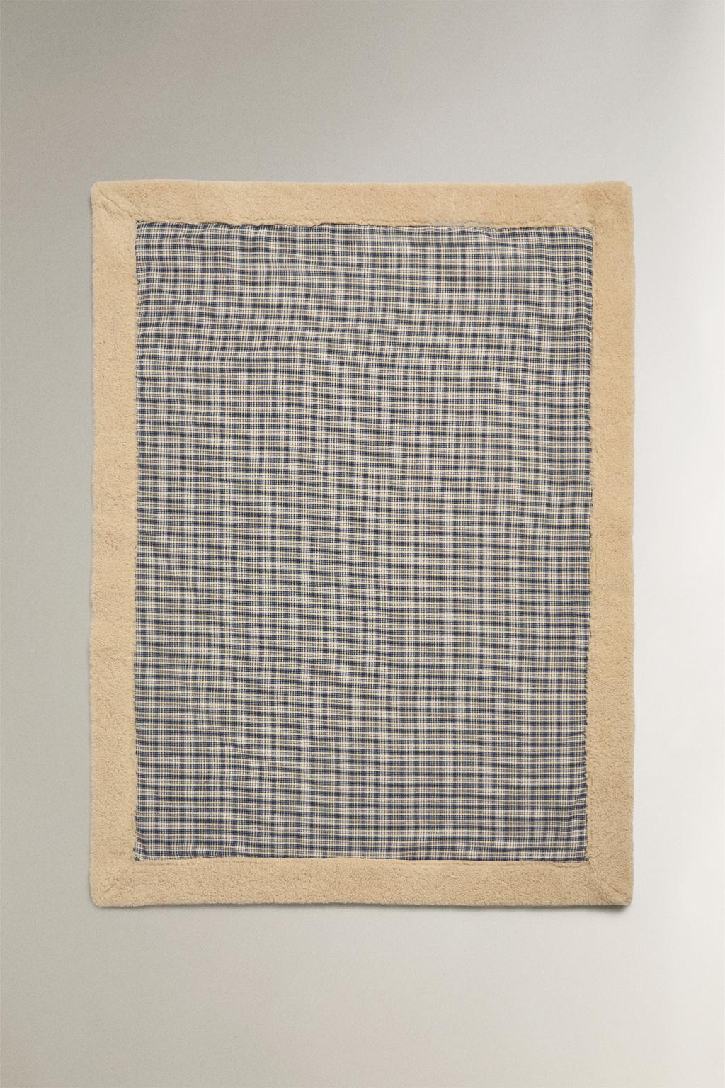 Плед для домашних животных в клетчатом стиле