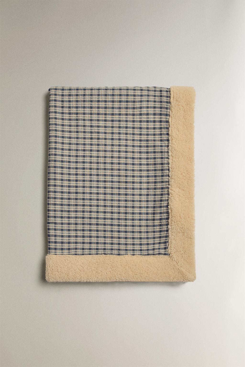 Плед для домашних животных в клетчатом стиле