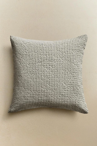 Чехол для подушки с рельефным вязаным узором- Заказать в России