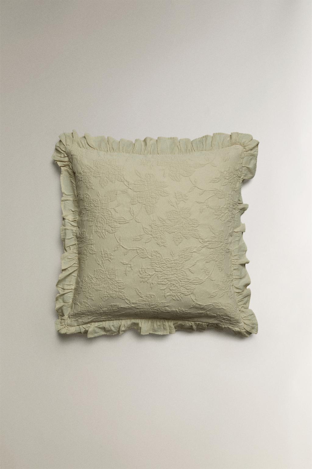 Чехол для декоративной подушки с рюшей из жаккарда