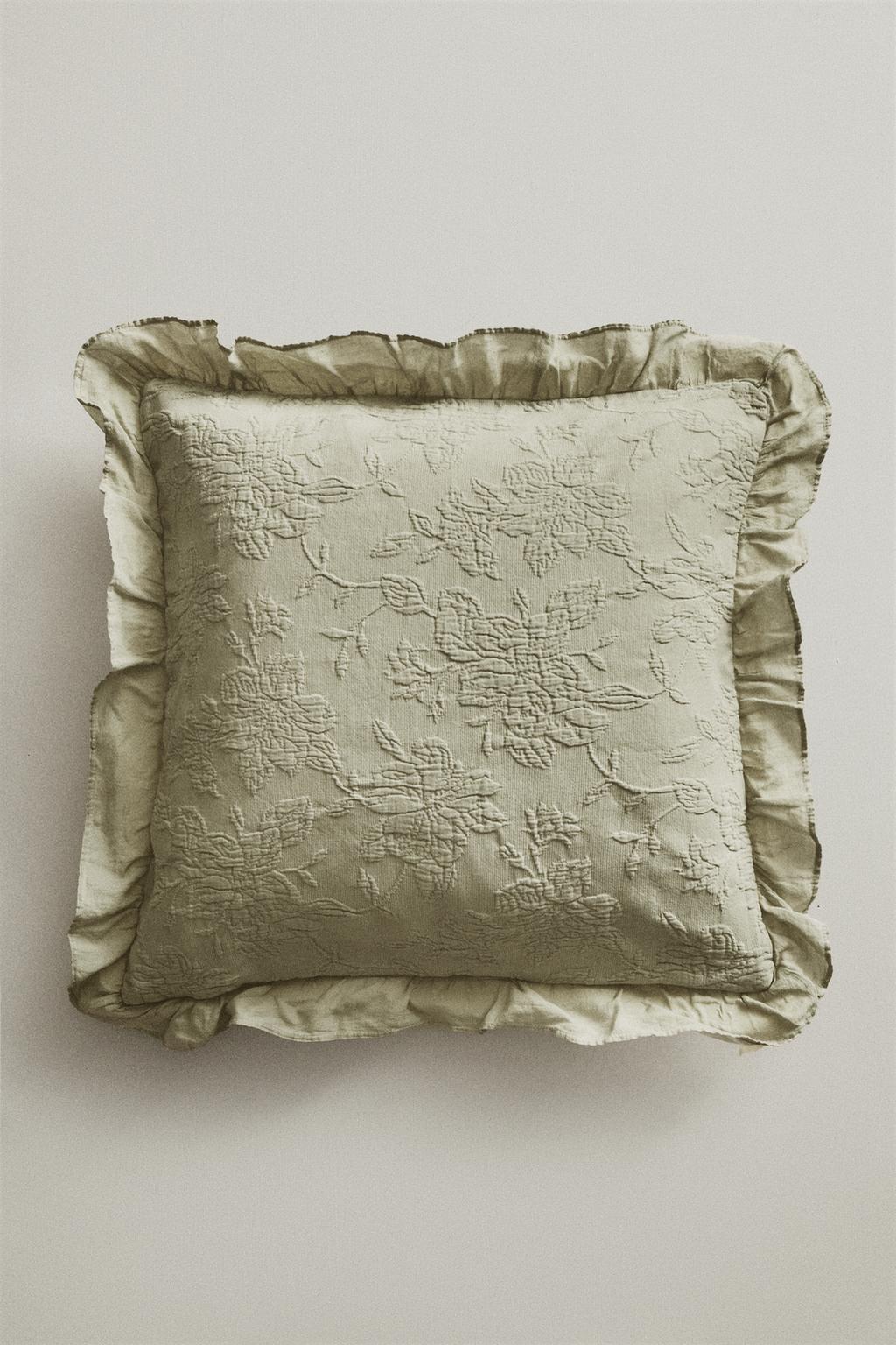 Чехол для декоративной подушки с рюшей из жаккарда