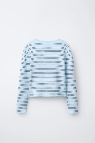 Свитер в рубчик со сборками