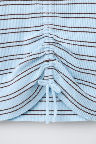 Свитер в рубчик со сборками