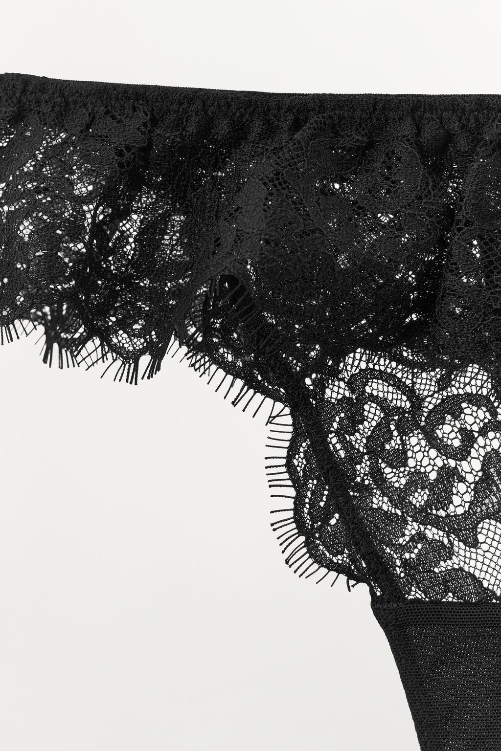 КРУЖЕВНЫЕ ТРУСЫ-ТАНГА С ВОЛАНАМИ