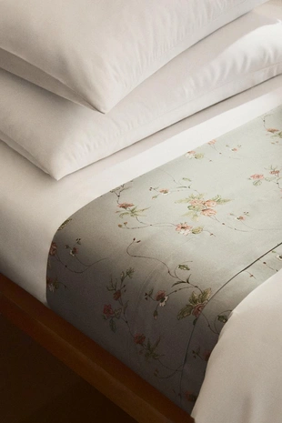 Простынь из хлопкового сатина с цветочным узором (300 нитей)- Заказать в России