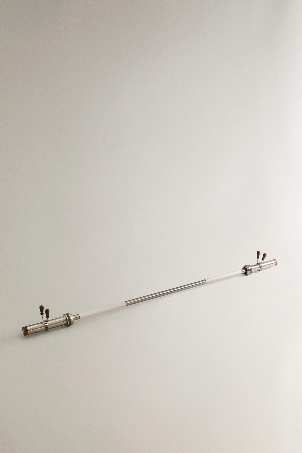 Штанга для тренировок в зале