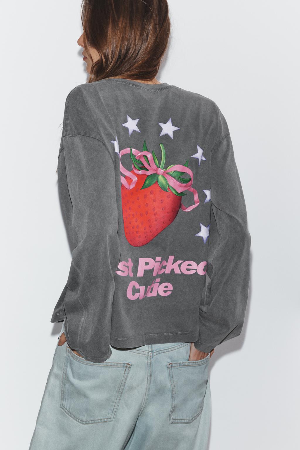 ФУТБОЛКА С ЭФФЕКТОМ ПОТЕРТОСТИ И ПРИНТОМ СПЕРЕДИ