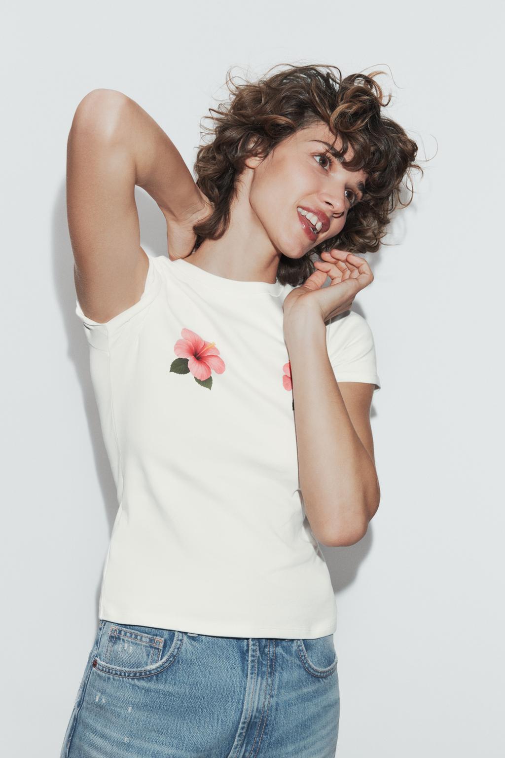 ФУТБОЛКА С КОРОТКИМИ РУКАВАМИ И ЦВЕТОЧНЫМ ПРИНТОМ