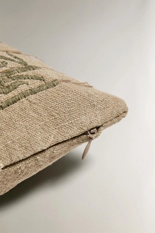 Подушка с вышитым узором- Заказать в России