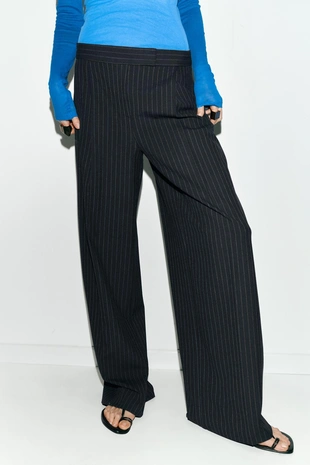 Широкие брюки в тонкую полоску с защипами- Заказать в России