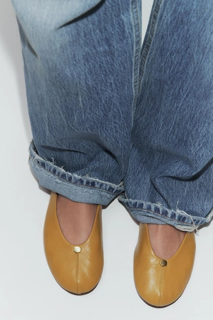 Кожаные балетки с металлической деталью- Заказать в России