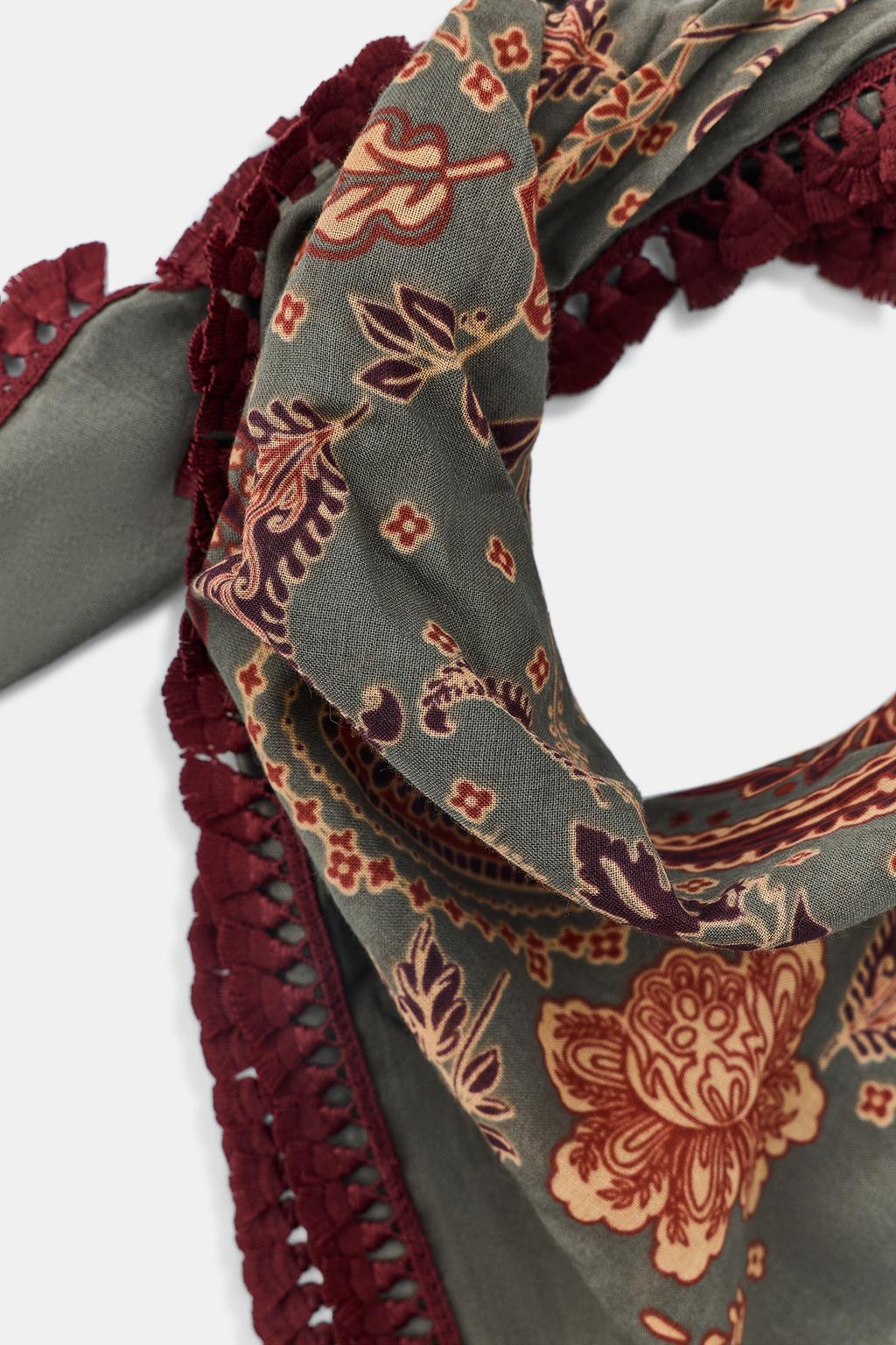 ПЛАТОК С ПРИНТОМ И БАХРОМОЙ