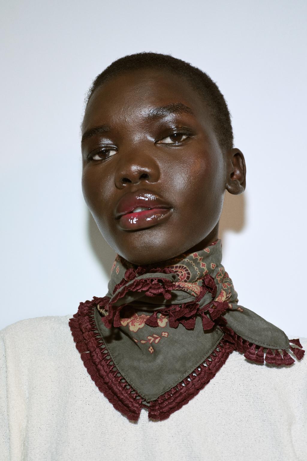 ПЛАТОК С ПРИНТОМ И БАХРОМОЙ