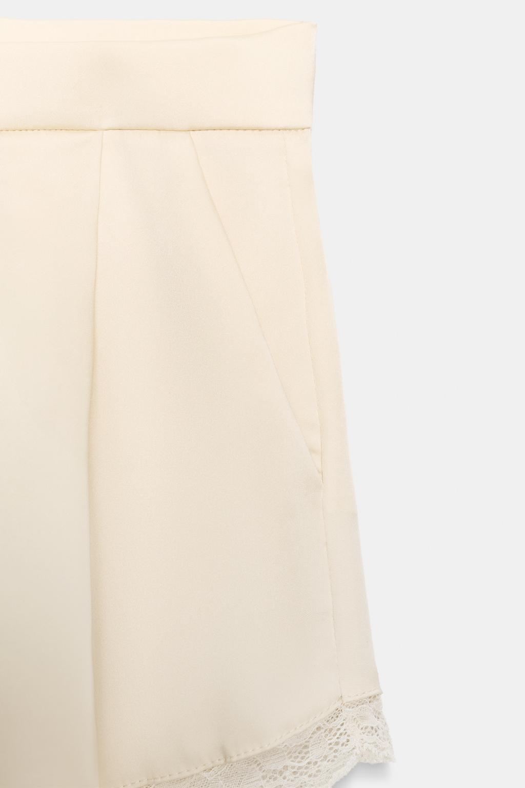 АТЛАСНЫЕ ШОРТЫ С КРУЖЕВОМ