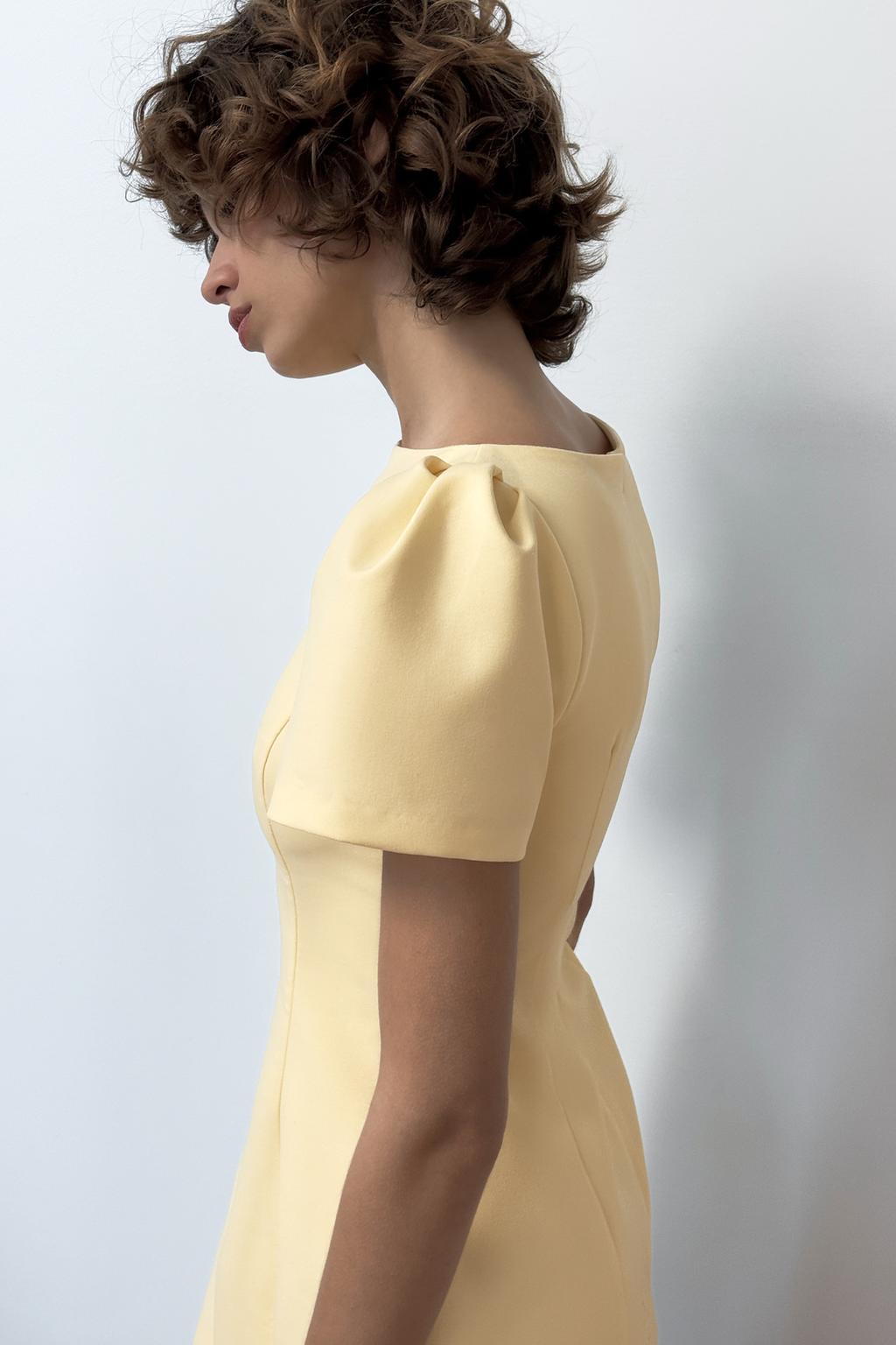 КОРОТКОЕ ПЛАТЬЕ СО СКЛАДКАМИ И КАРМАНАМИ