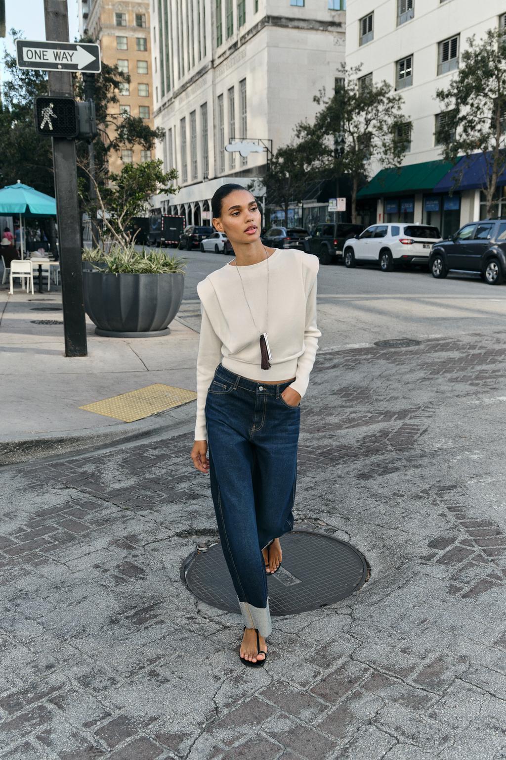 ВЯЗАНЫЙ СВИТЕР С ПОДПЛЕЧНИКАМИ