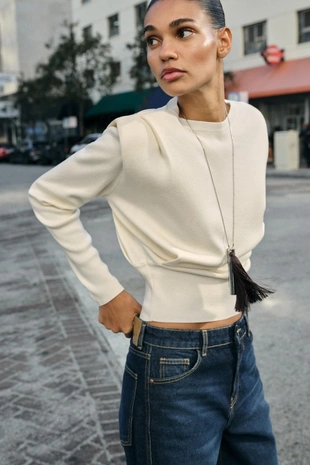 Вязаный свитер с подплечниками- Заказать в России