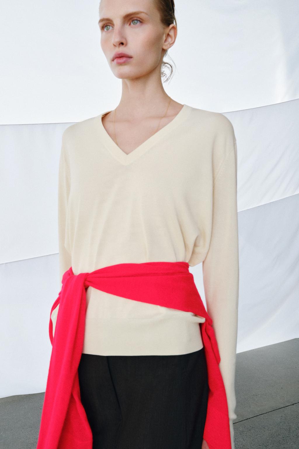 ДЖЕМПЕР ИЗ ТОНКОГО ТРИКОТАЖА С V-ОБРАЗНЫМ ВЫРЕЗОМ