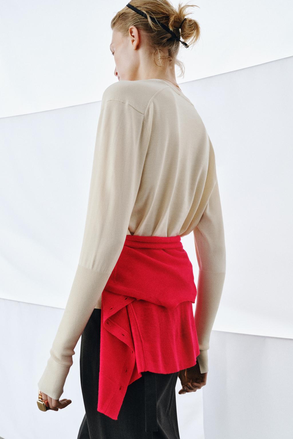 ДЖЕМПЕР ИЗ ТОНКОГО ТРИКОТАЖА С V-ОБРАЗНЫМ ВЫРЕЗОМ