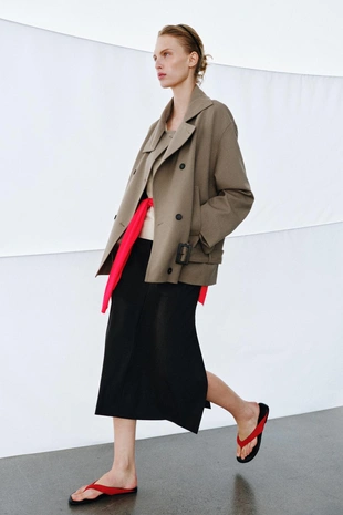 Джемпер из тонкого трикотажа с V-образным вырезом