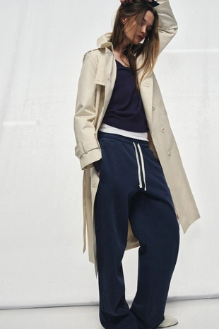 Тонкий трикотажный свитер с V-образным вырезом- Заказать в России