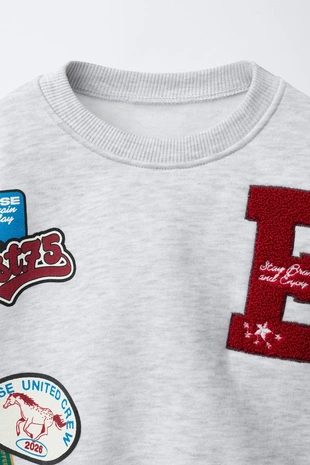 Свитшот с нашивками- Заказать в России