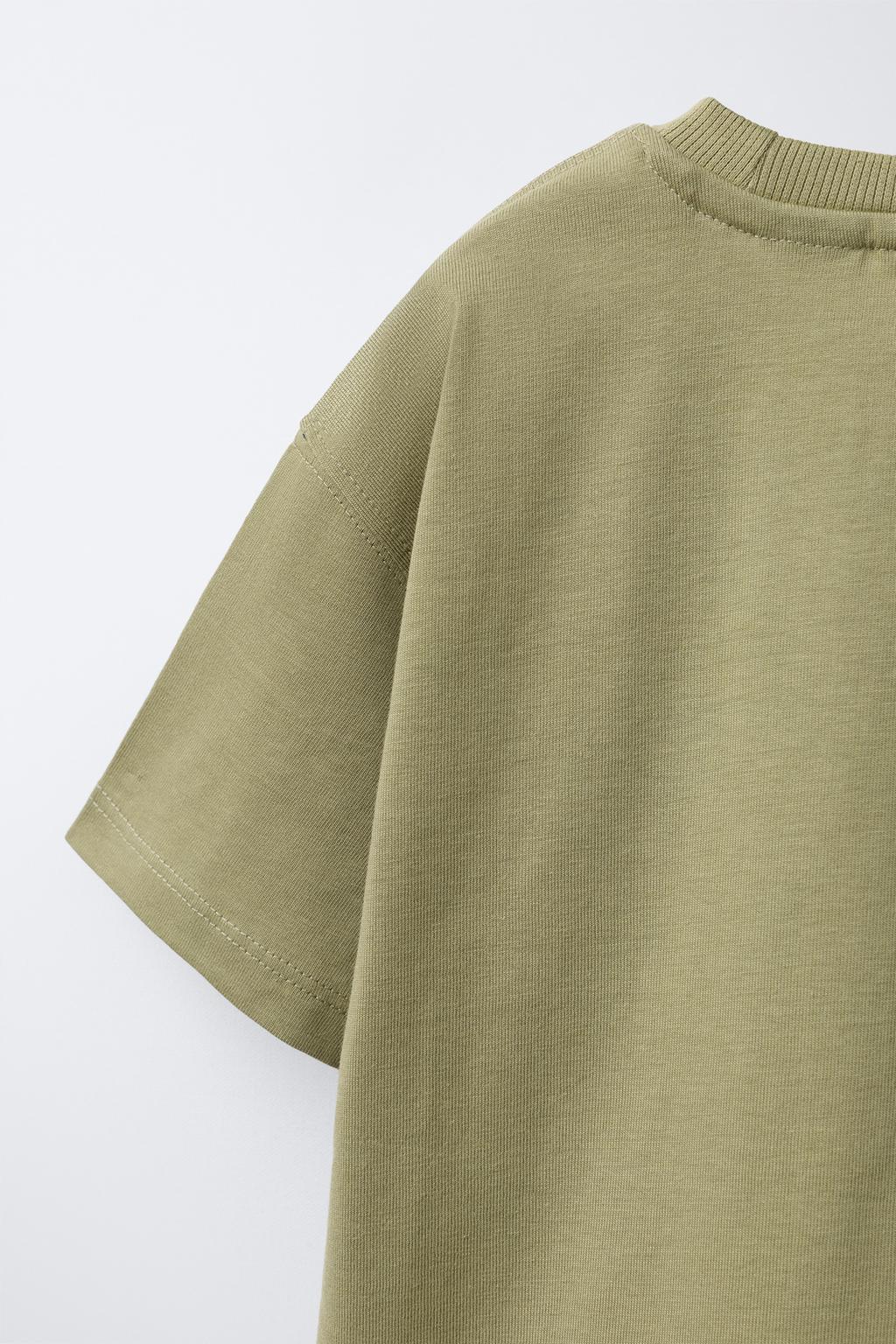 ФУТБОЛКА С ПРОРЕЗИНЕННЫМ ЩЕНКОМ