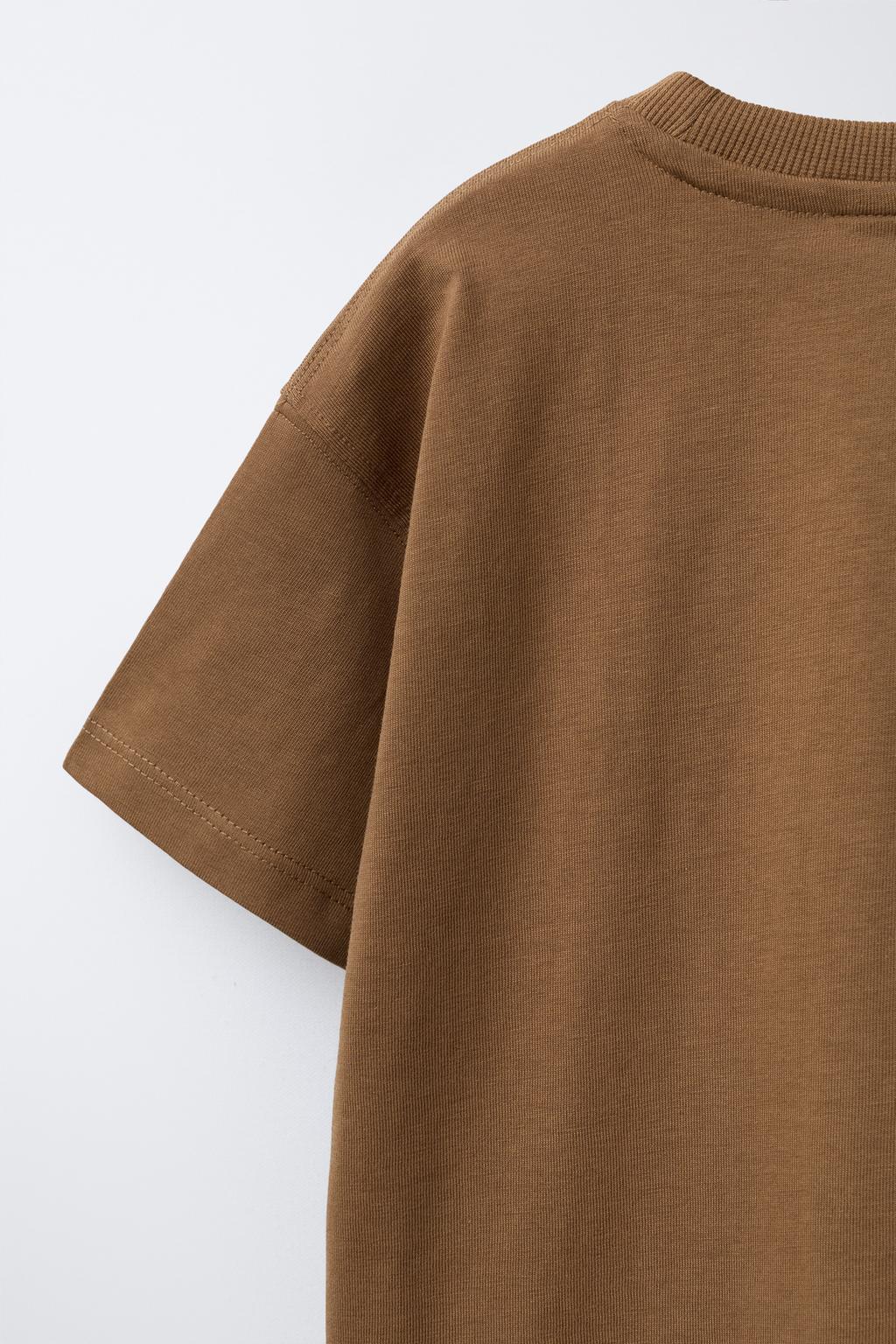 ФУТБОЛКА С ПРОРЕЗИНЕННЫМ ЩЕНКОМ