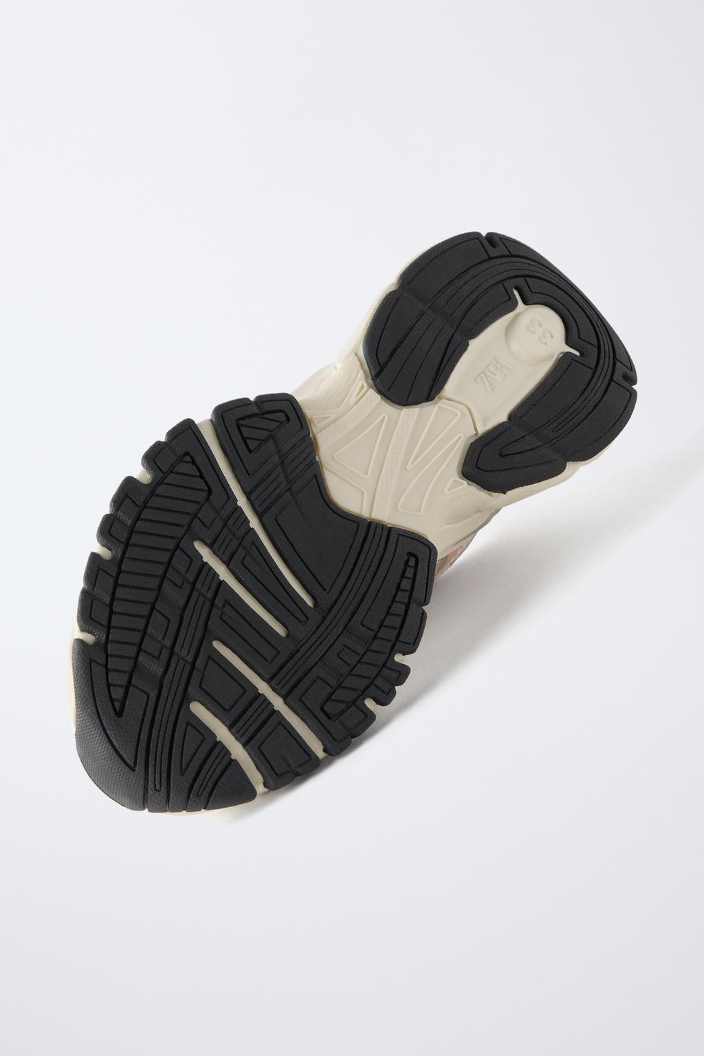 КРОССОВКИ С ДЕТАЛЯМИ ИЗ СЕТЧАТОЙ ТКАНИ