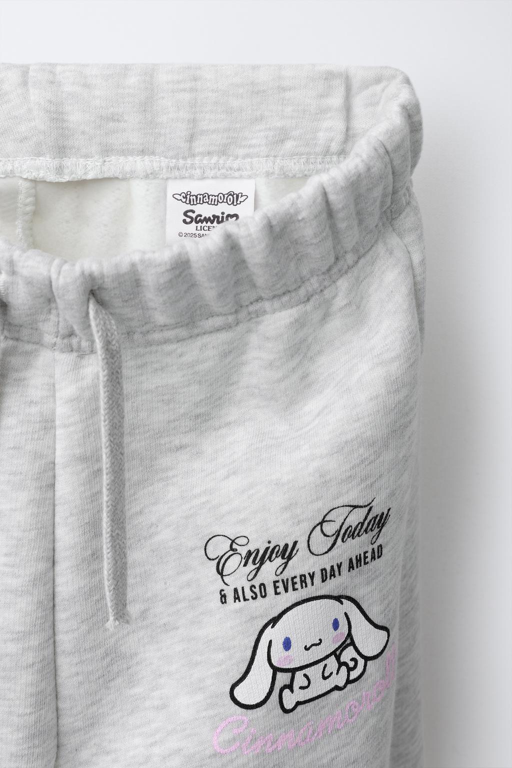 БРЮКИ WIDE LEG ИЗ МЯГКОЙ ТКАНИ CINNAMOROLL © SANRIO