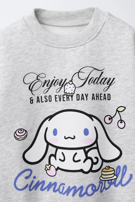 ТОЛСТОВКА С ПРИНТОМ CINNAMOROLL © SANRIO