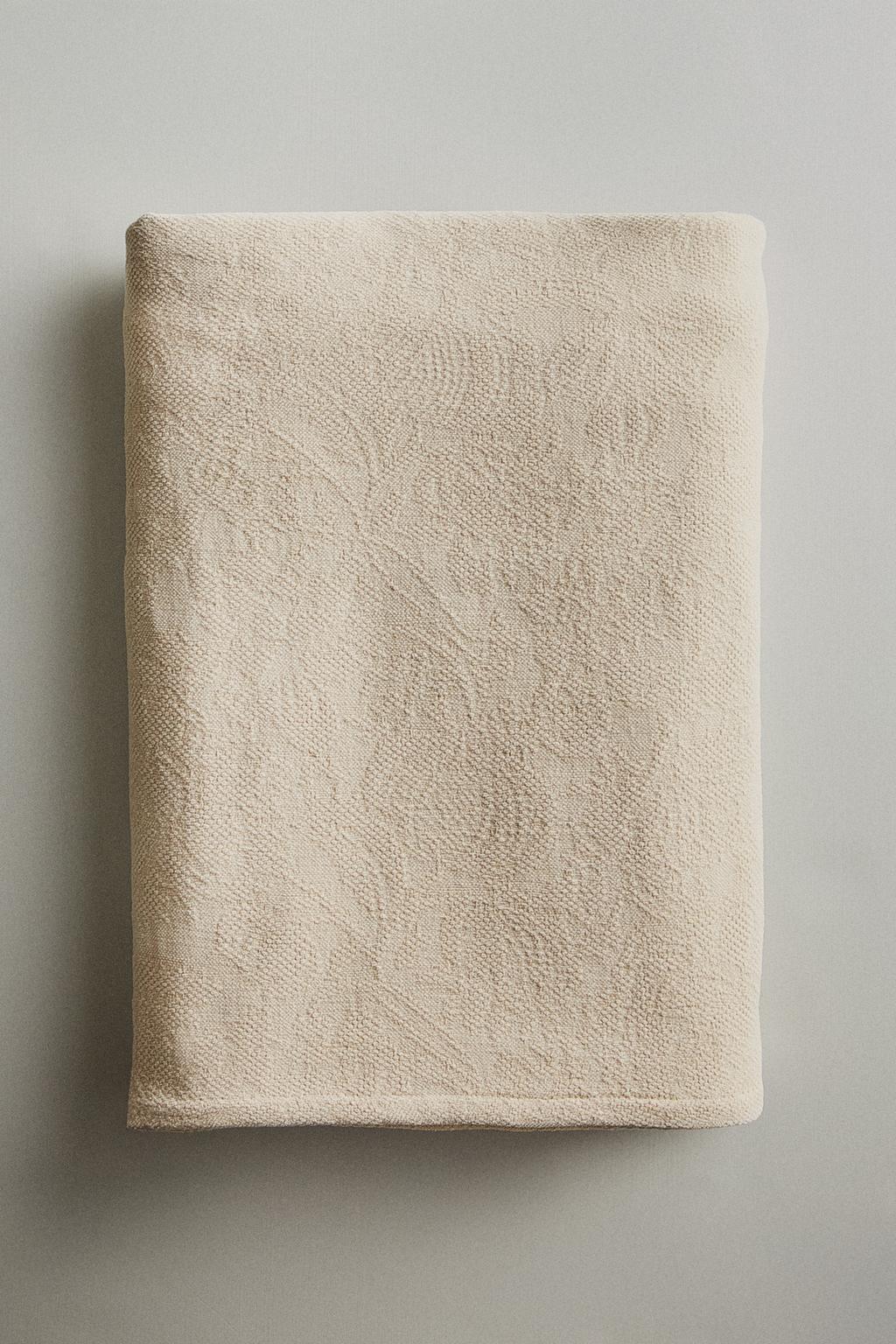 Плед с жаккардовым узором из шениля