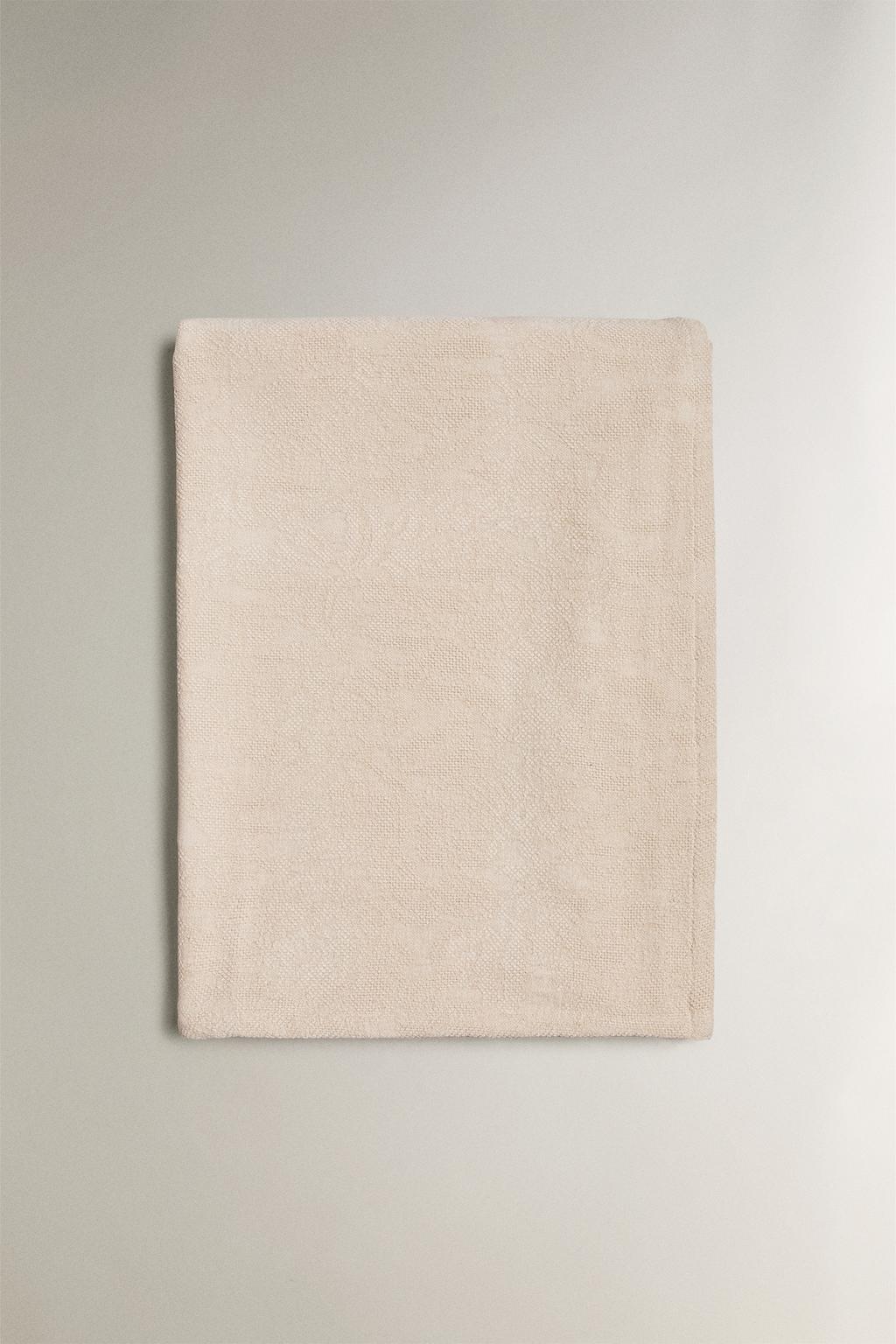 Плед с жаккардовым узором из шениля