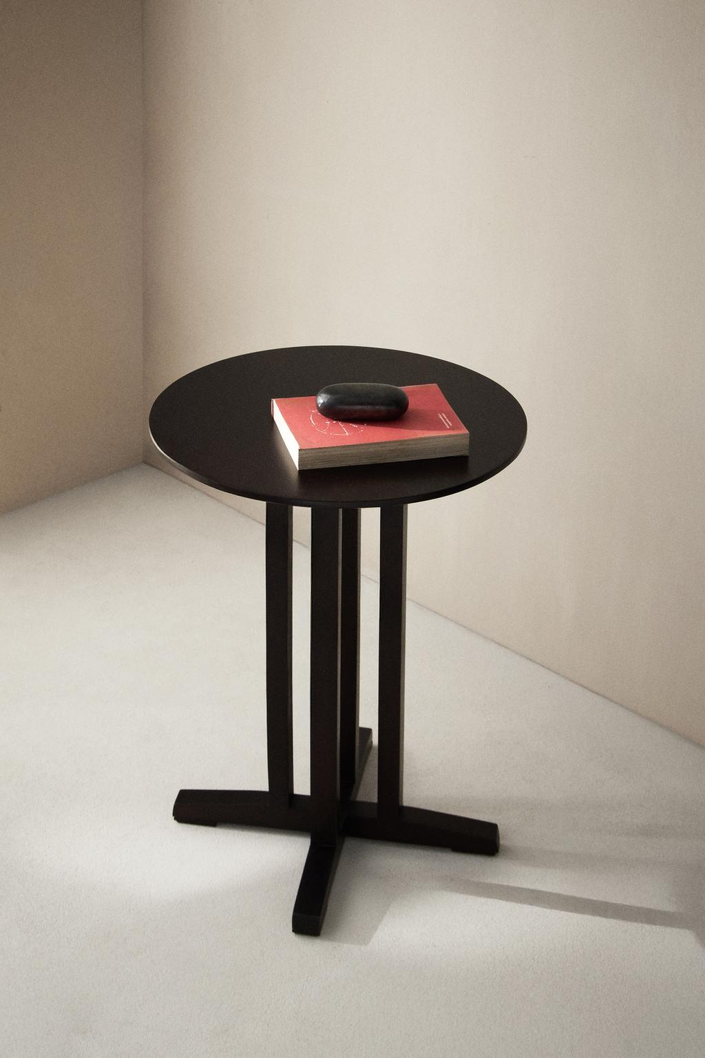 Журнальный столик