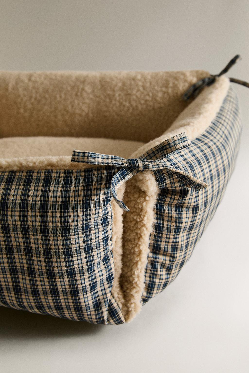 Пушистая кошачья кровать в клетку