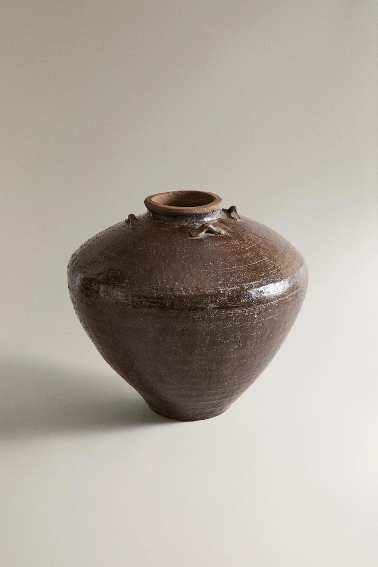 Глиняный кувшин из терракоты