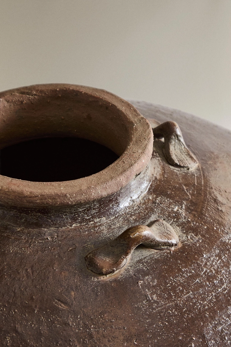Глиняный кувшин из терракоты