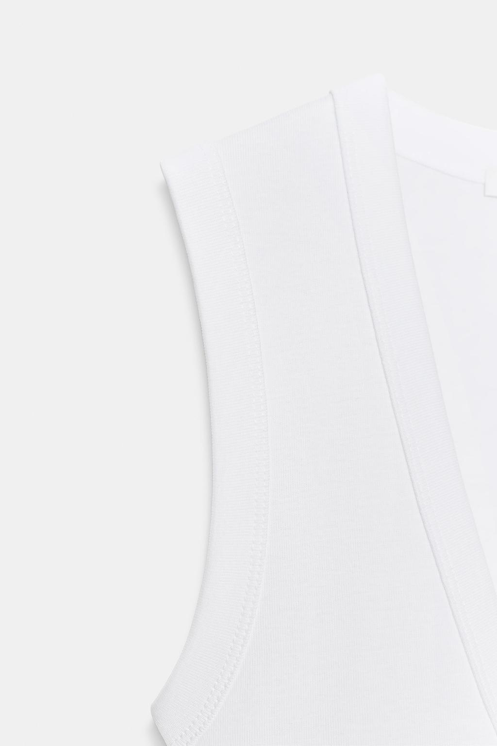 ФУТБОЛКА ИЗ ХЛОПКА С V-ОБРАЗНЫМ ВЫРЕЗОМ