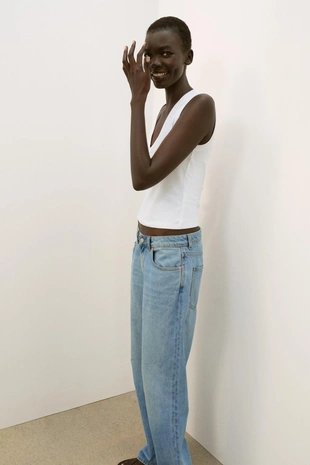 Футболка из хлопка с V-образным вырезом