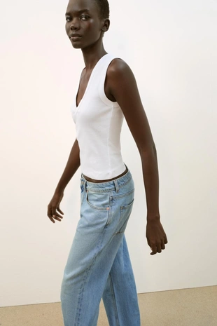 Футболка из хлопка с V-образным вырезом