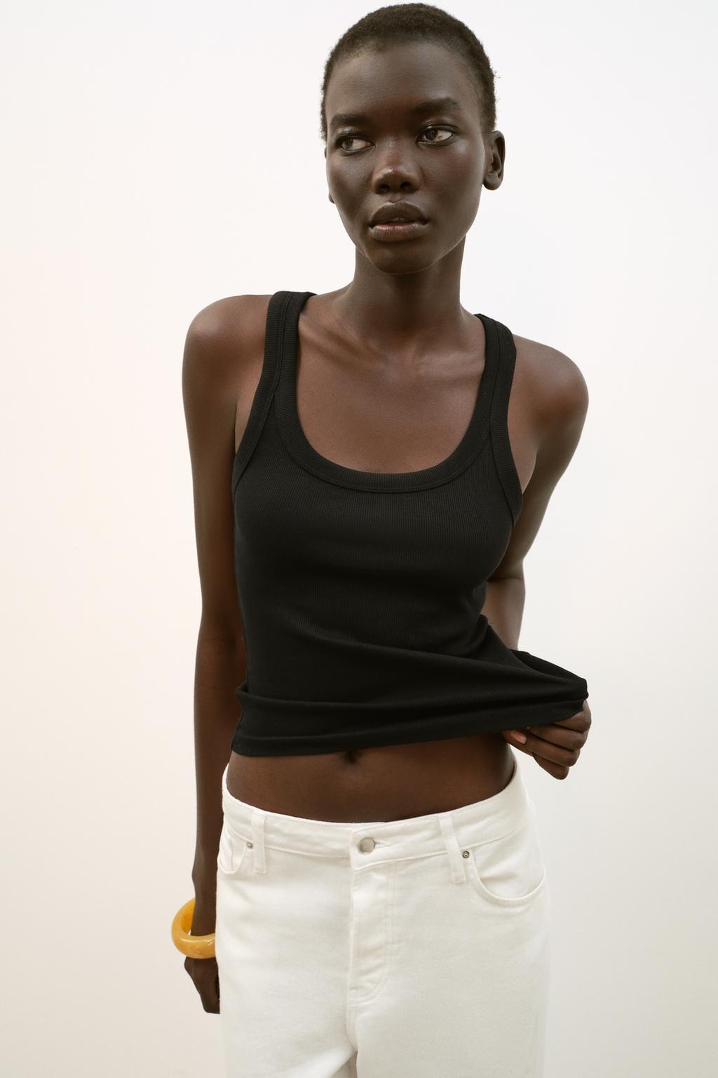 ХЛОПКОВАЯ ФУТБОЛКА С V-ОБРАЗНЫМ ВЫРЕЗОМ