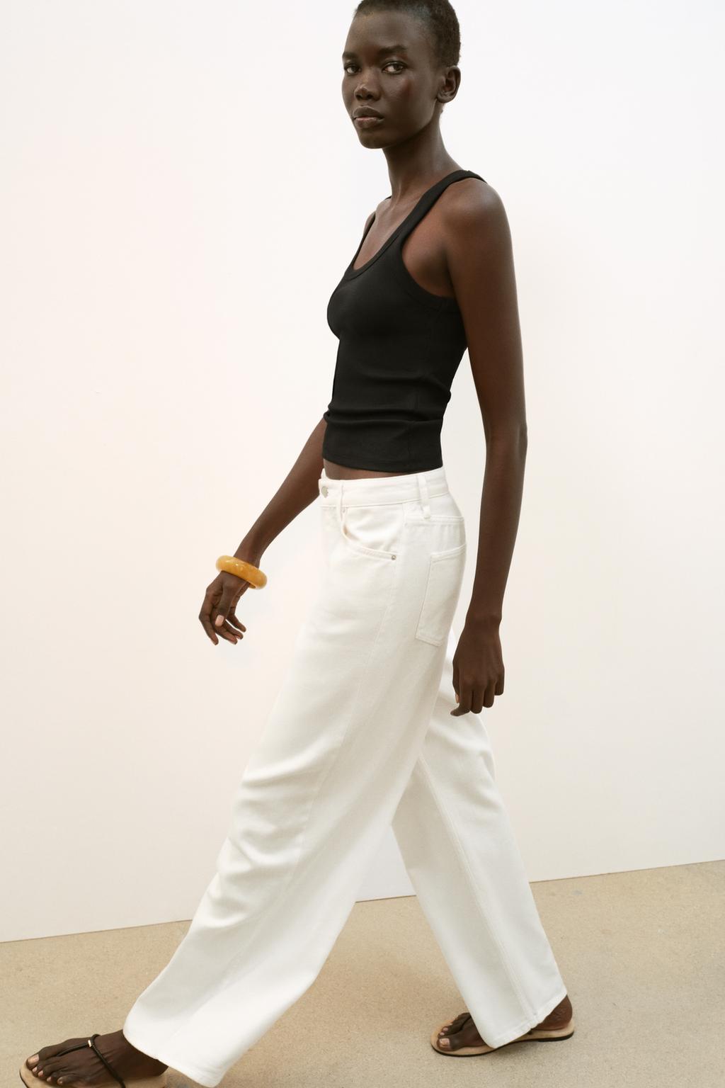 ХЛОПКОВАЯ ФУТБОЛКА С V-ОБРАЗНЫМ ВЫРЕЗОМ