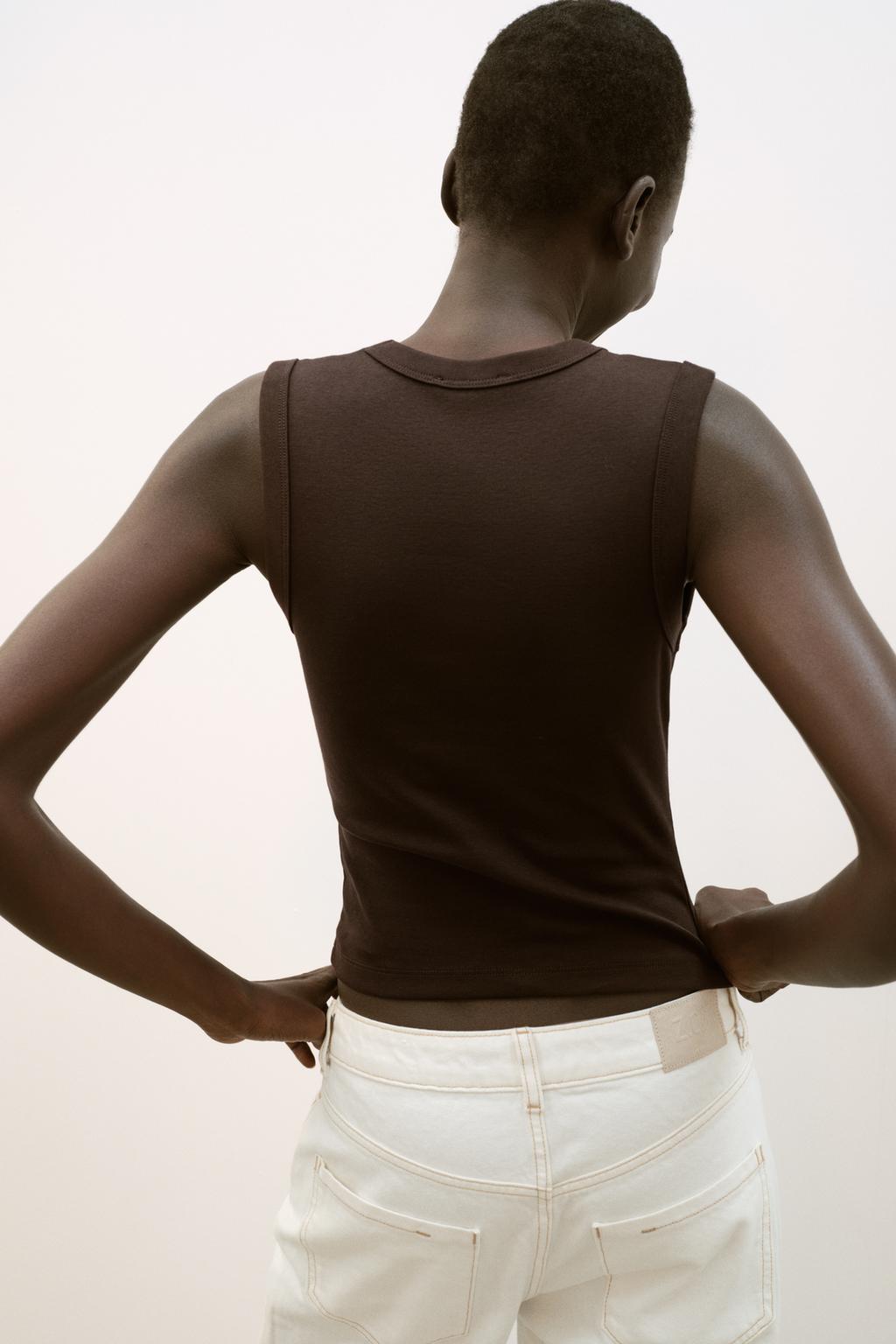 ХЛОПКОВАЯ ФУТБОЛКА С V-ОБРАЗНЫМ ВЫРЕЗОМ