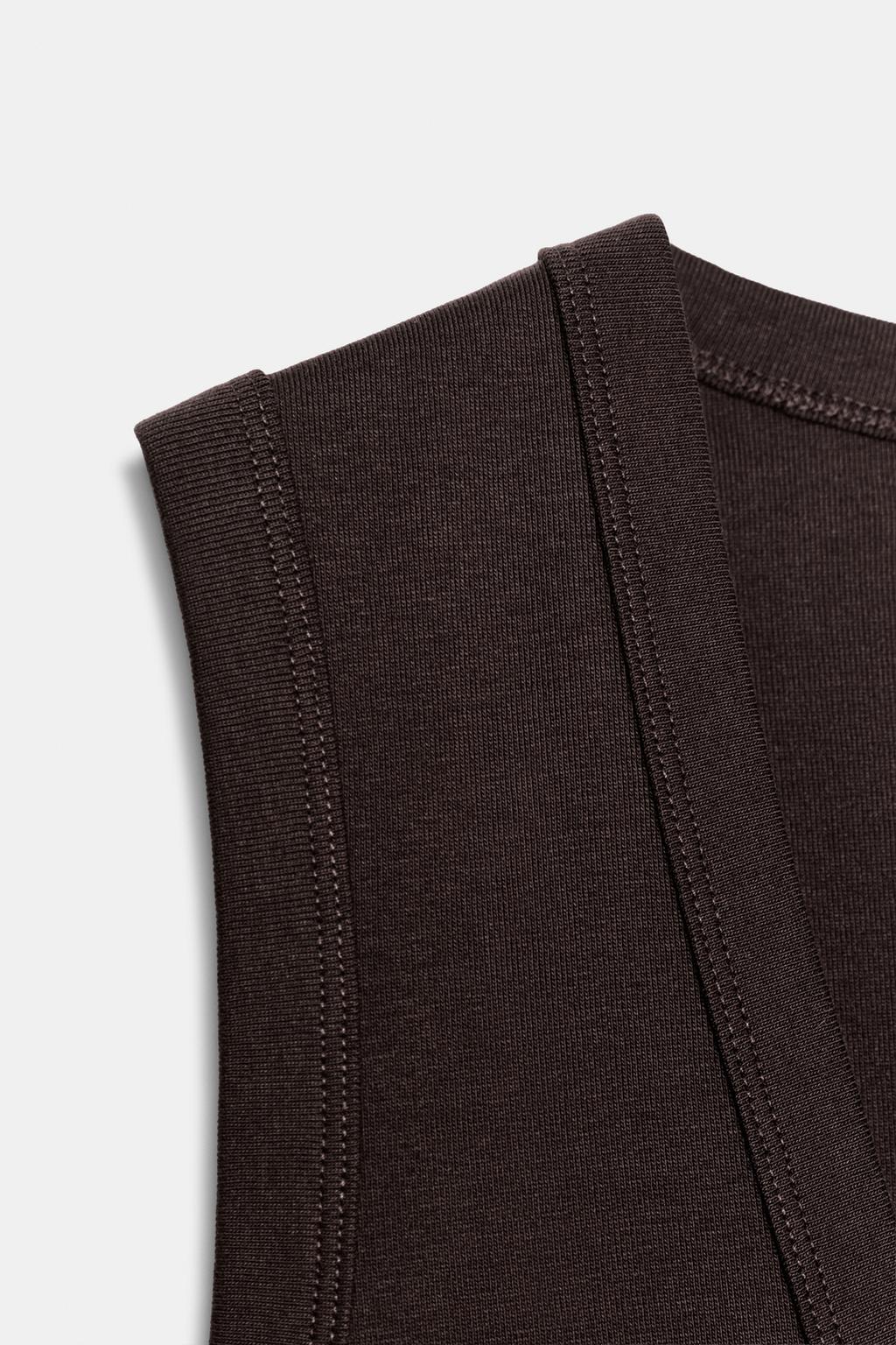 ХЛОПКОВАЯ ФУТБОЛКА С V-ОБРАЗНЫМ ВЫРЕЗОМ