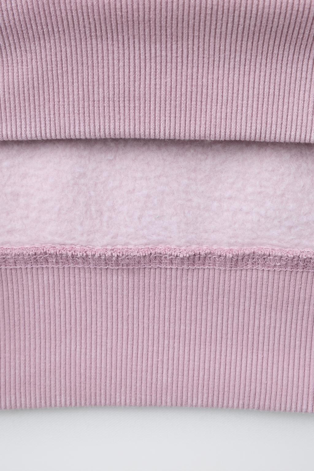 ТОЛСТОВКА ИЗ ТКАНИ С ЭФФЕКТОМ ПОТЕРТОСТИ С НАДПИСЬЮ