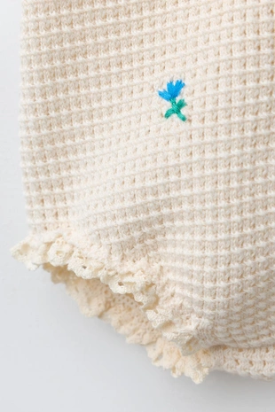 Комбинезон с вышивкой цветов и кружевом- Заказать в России